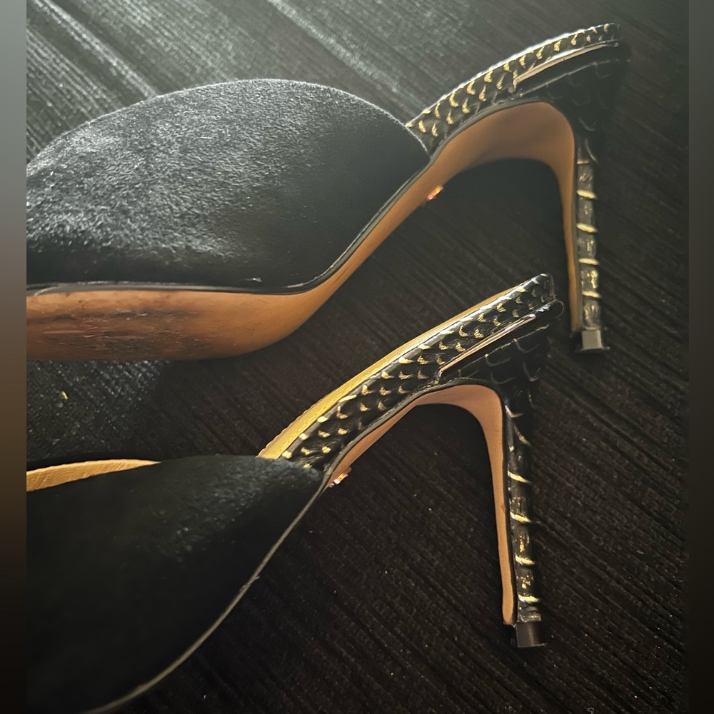 NWOT Mimco suede heels. New not with box Size 36. Black! Heels have gold design. - Picture 2 of 14